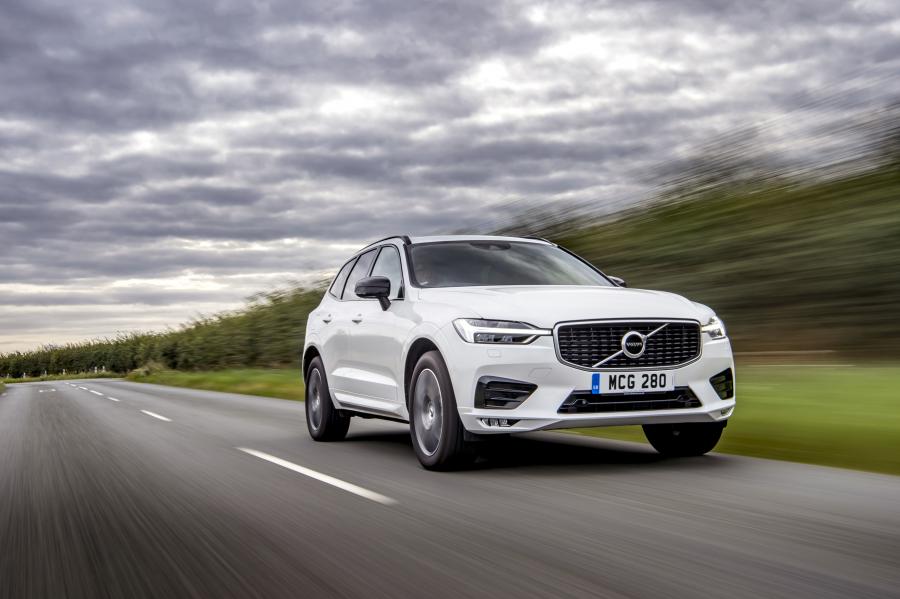  Volvo XC60 B4 R-Design 2019 года  (UK) (фото 8 из 26)
